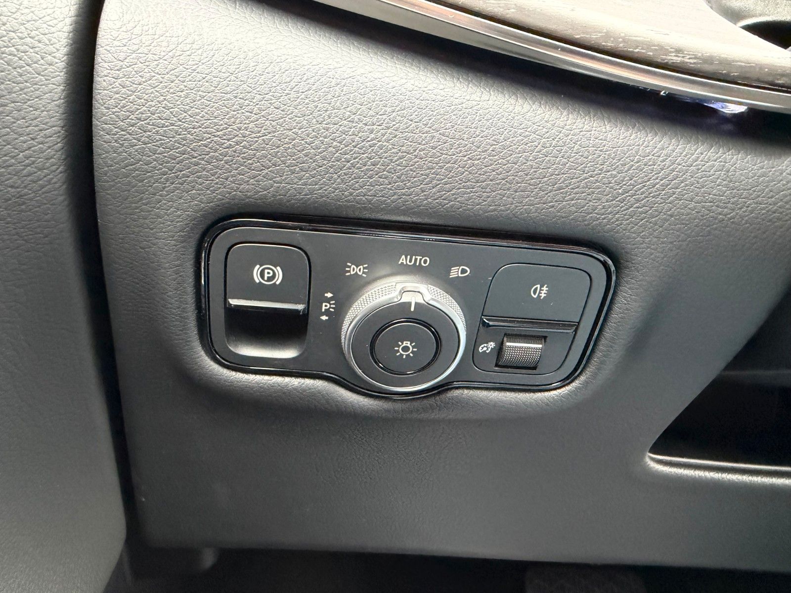 Fahrzeugabbildung Mercedes-Benz V 300 d AVANTGARDE Extralang 360Kamera Standh