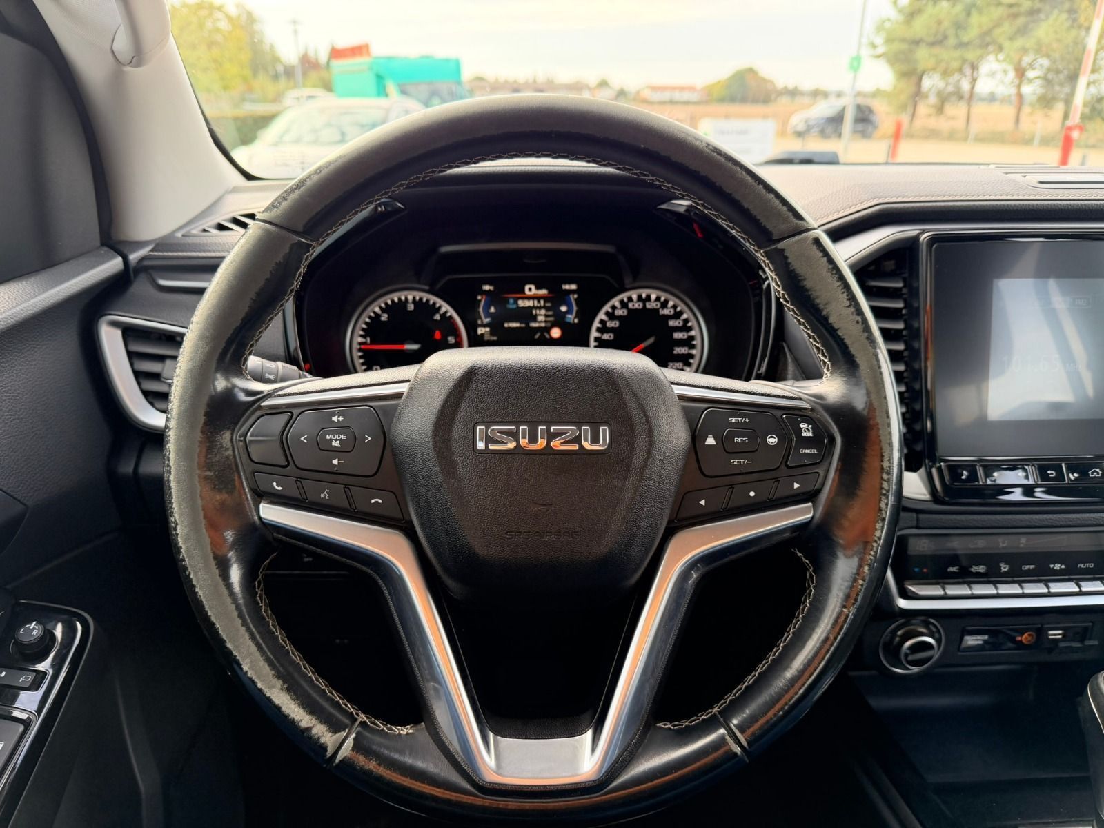Fahrzeugabbildung Isuzu D-Max Double Cab 4WD LSE*AHK*LED*RFK