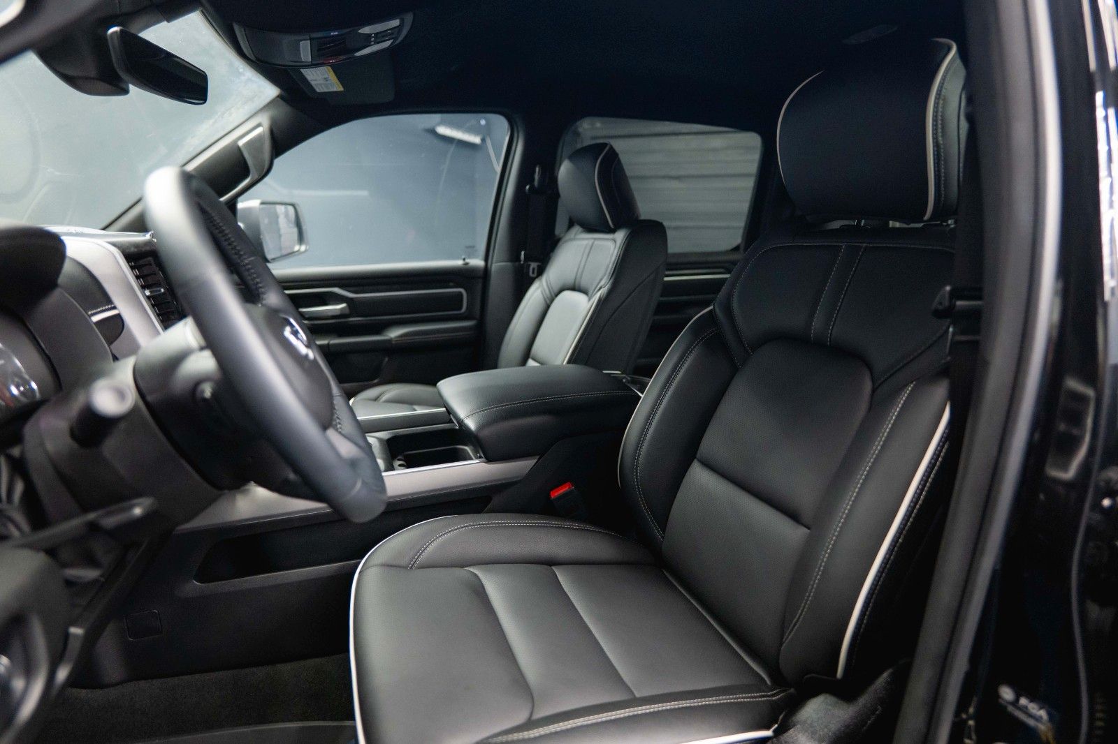 Fahrzeugabbildung Dodge RAM 5.7 V8 HEMI 4x4 LIMITED Style Night-Edition