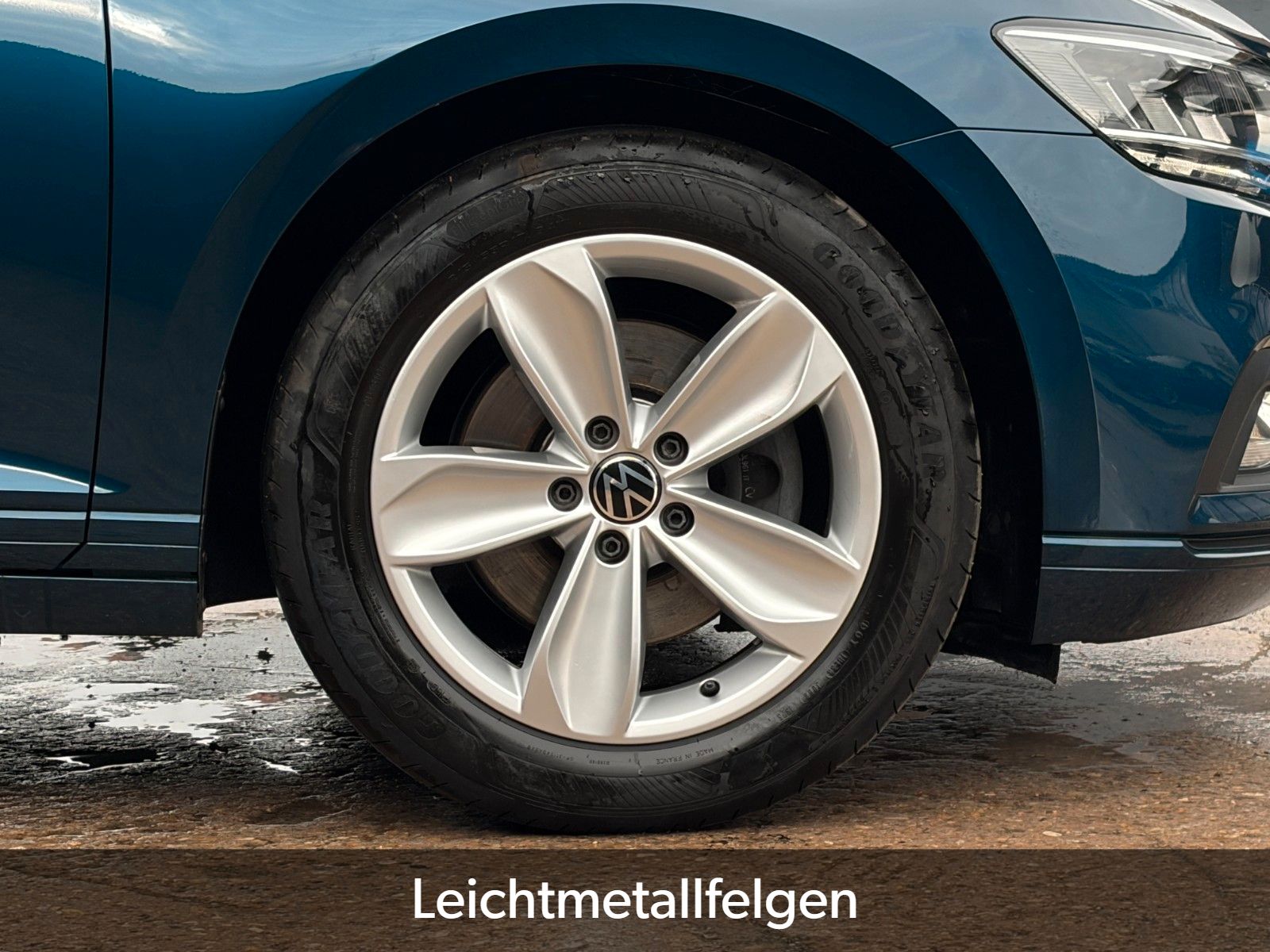 Fahrzeugabbildung Volkswagen Passat Variant 2.0 TSI Buisness Kamera LED ACC