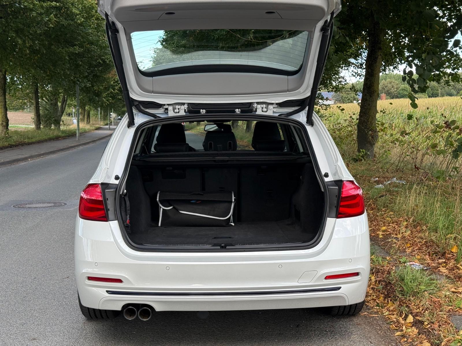 BMW 320i xDrive Touring Sport Line Automatic Spo...