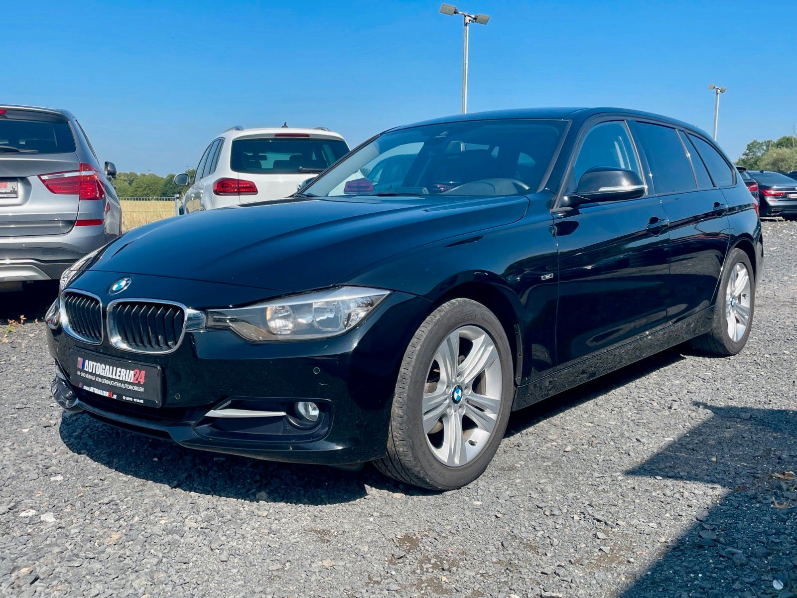 Fahrzeugabbildung BMW 318d Tour. SPORT LINE Navi Leder PDC SPORTSITZE