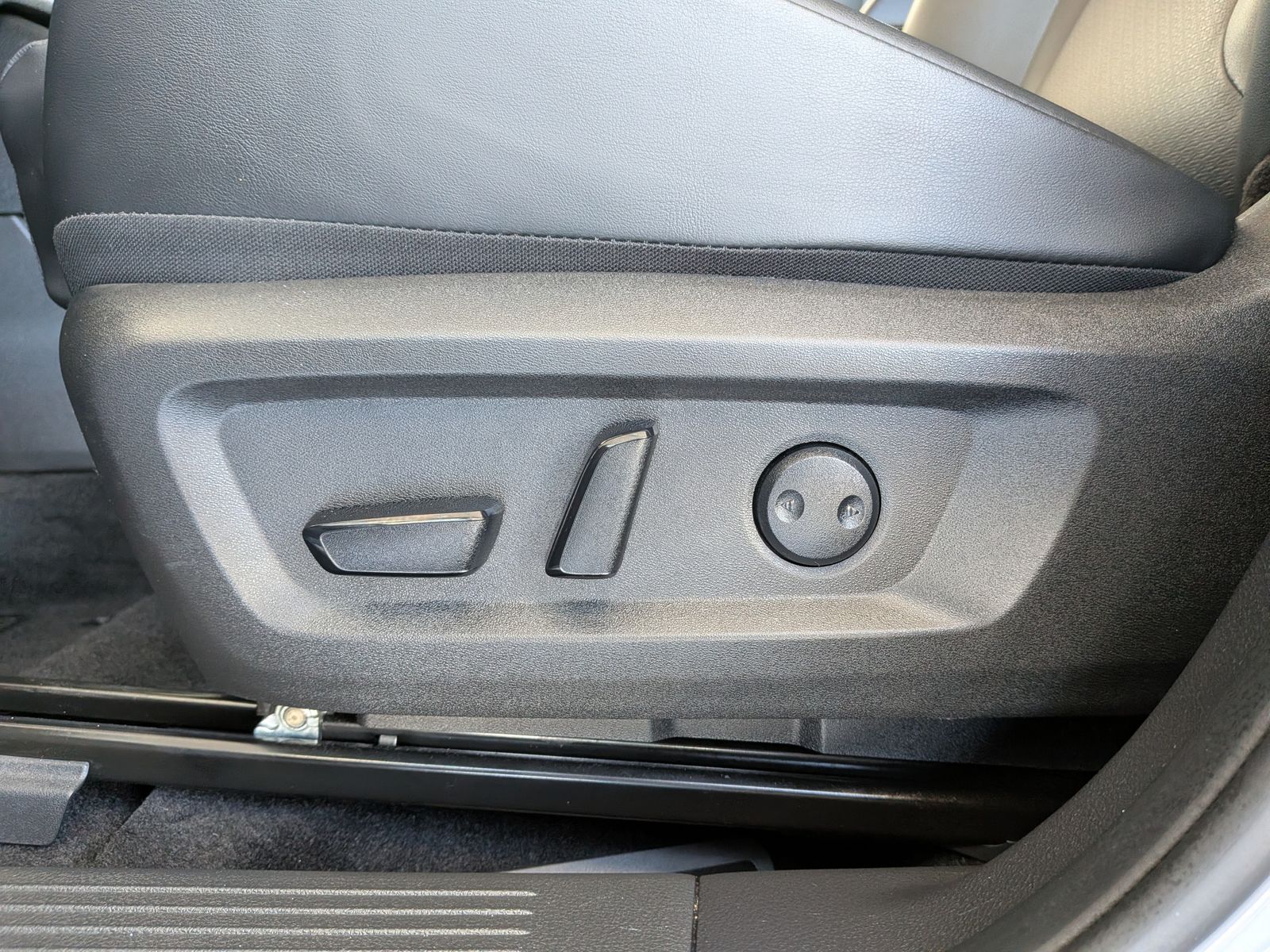 Fahrzeugabbildung Nissan X-Trail 1.5 e-Power N-Connecta ACC 360 Navi 12"