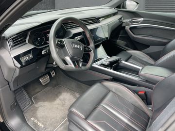 Audi Q8 e-tron - 9