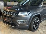 Jeep Compass Limited 4WD/Beats/Pano/Keyless/ACC/Lane - graue Jeep Compass