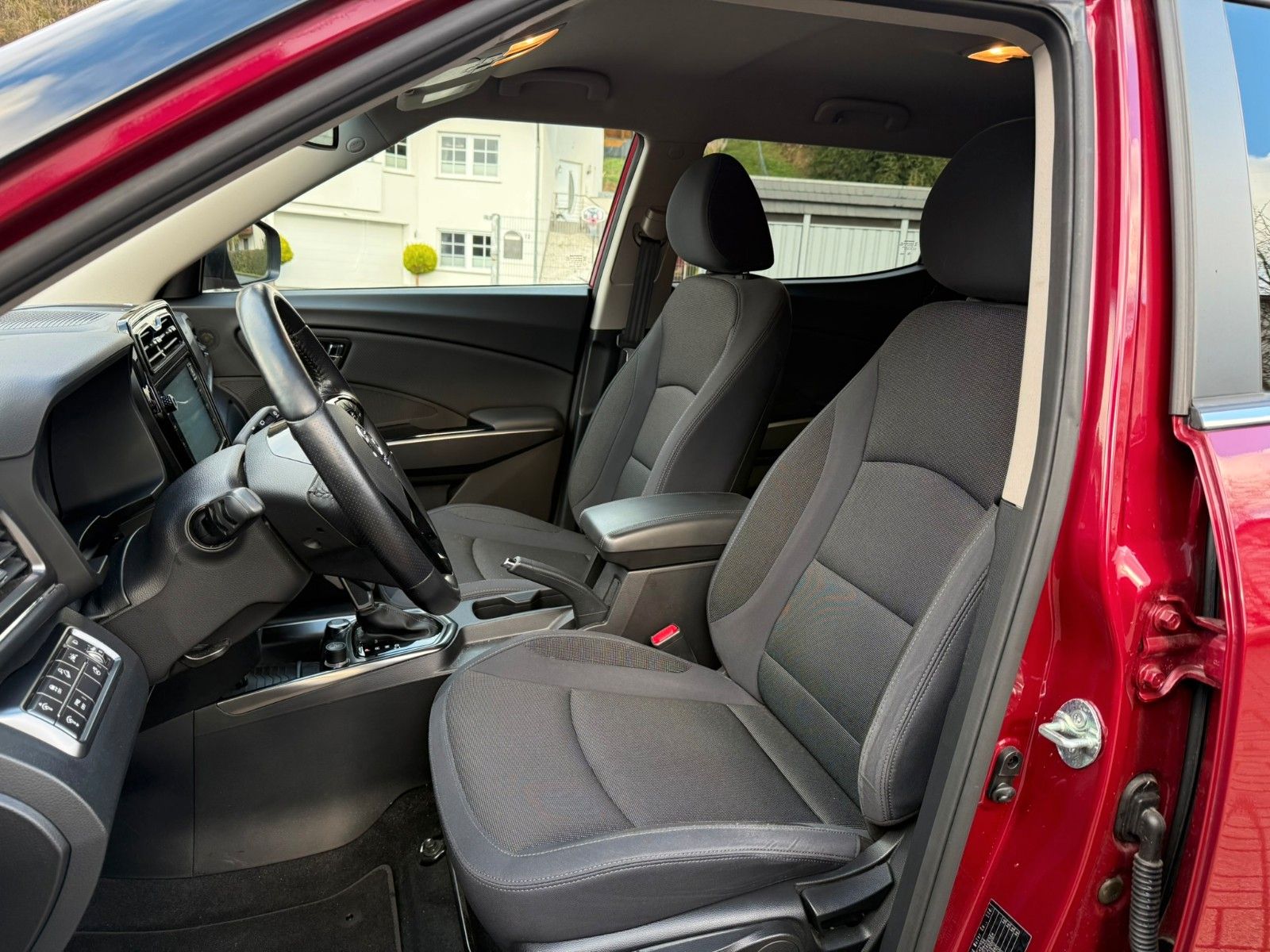 Fahrzeugabbildung Ssangyong Tivoli 1.5 T- Fizz 4WD NAVI+KAMERA+LENKRADHZG.+