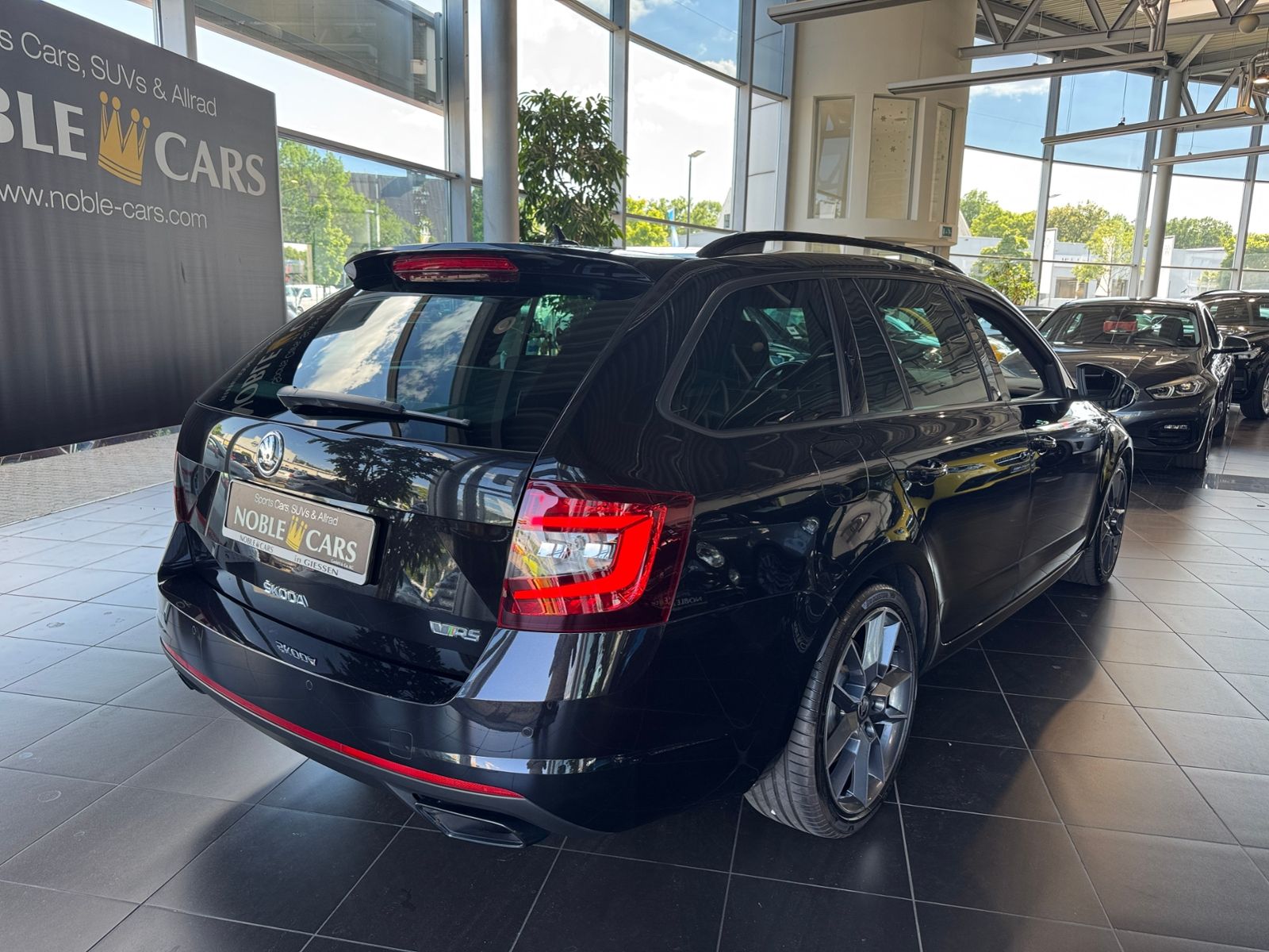 Fahrzeugabbildung SKODA Octavia Combi RS 245 LED NAVI ALU