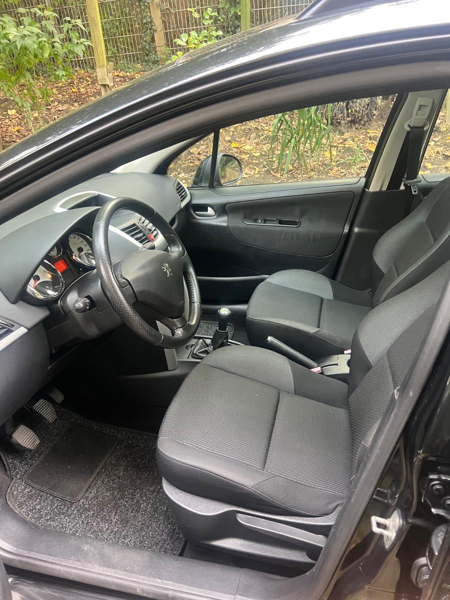 Peugeot 207 2011 — photo 6