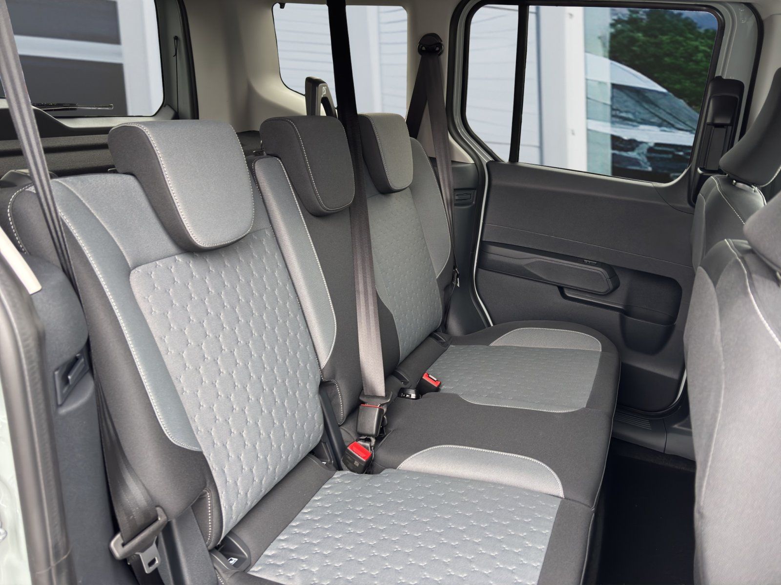 Fahrzeugabbildung Ford Tourneo Courier eMotor BEV Titanium