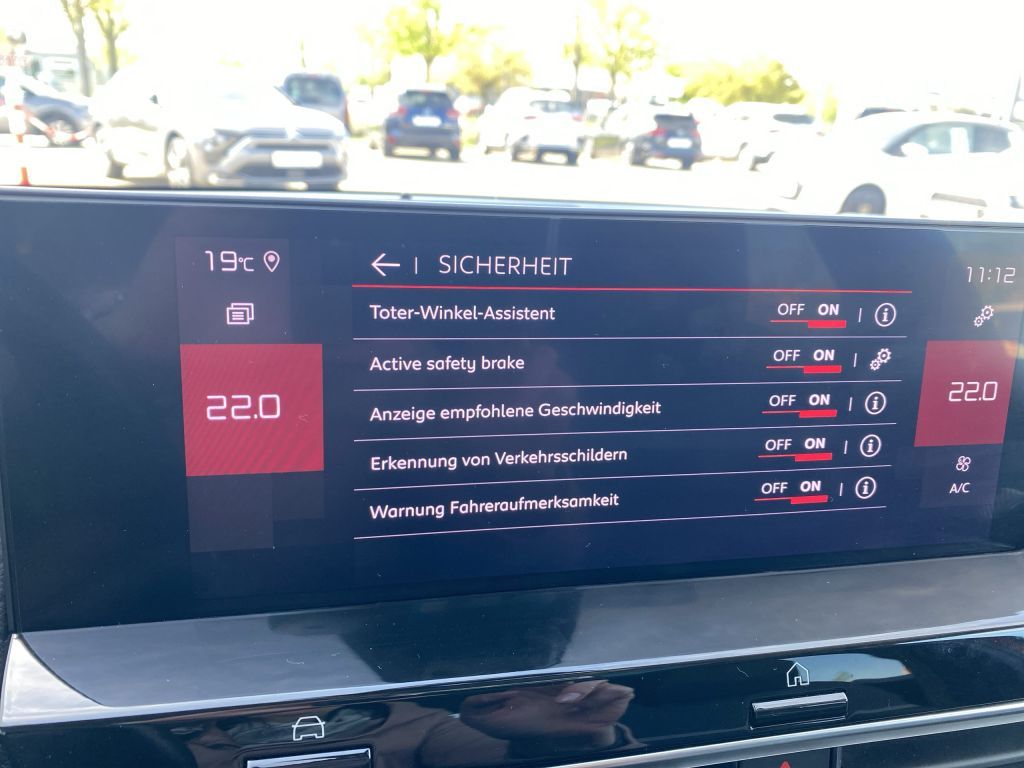 Fahrzeugabbildung Citroën C4 PureTech 130 *Automatik* SHINE *Park-Paket*