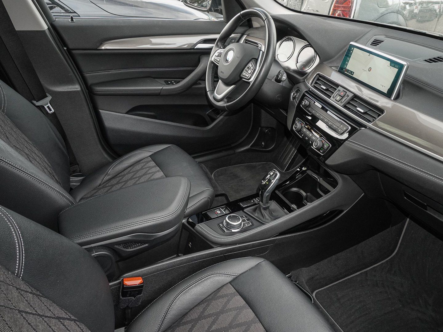 BMW X1 sDrive20i xLine PANO NAVI LED PDC V H DAB foto 5