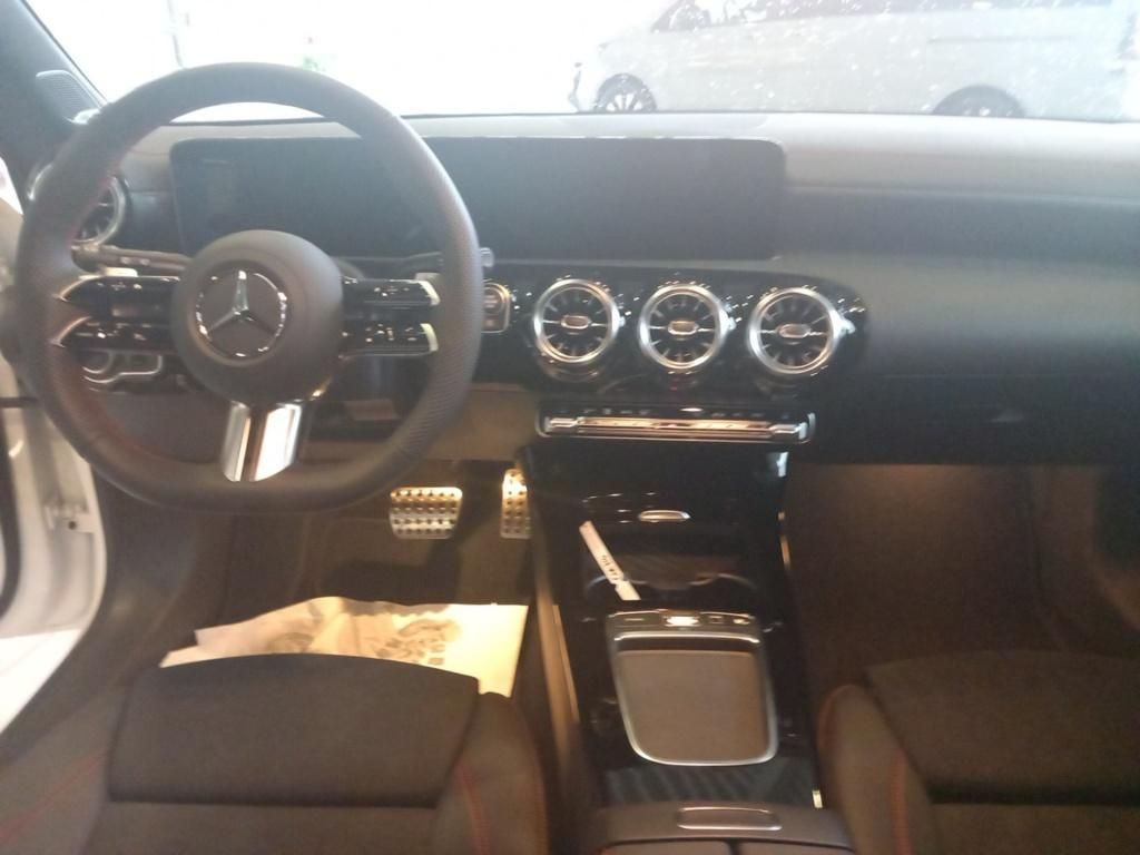 Fahrzeugabbildung Mercedes-Benz CLA 250 4M SB AMG*Pano-Dach*Navi*Kamera*LED*DAB*