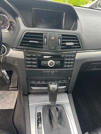 Mercedes E 220 - 12