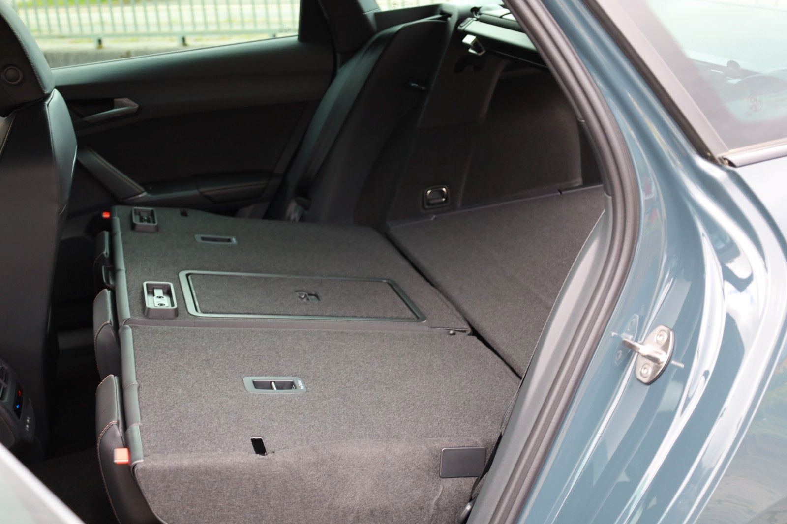 Fahrzeugabbildung CUPRA Leon Sportstourer 1.5 eTSI 110 kW DSG *AHZV