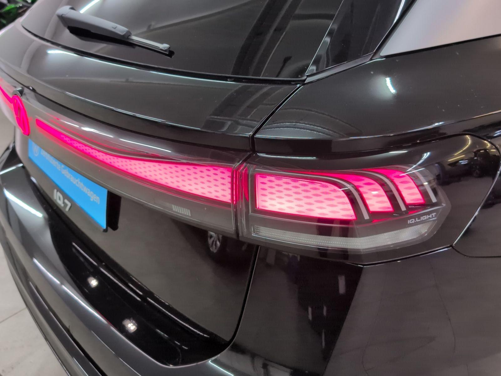 Volkswagen ID.7 Tourer Pro 82kWh/AHK/Matrix/360°/Wärmepumpe