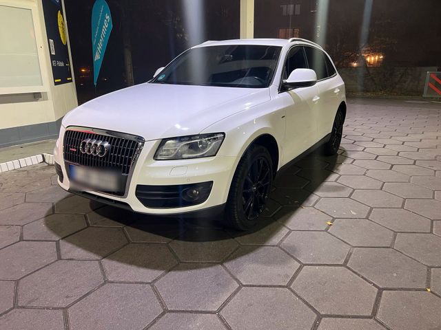 Audi Q5 Quattro S Line-S Tronic.