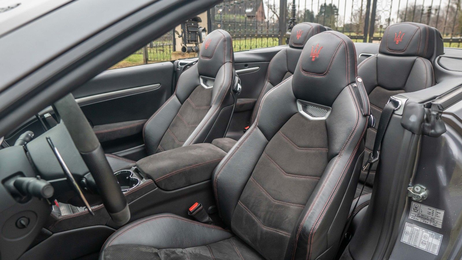 Fahrzeugabbildung Maserati GranCabrio 4.7 V8 Sport/Deutsch/SH lückenlos