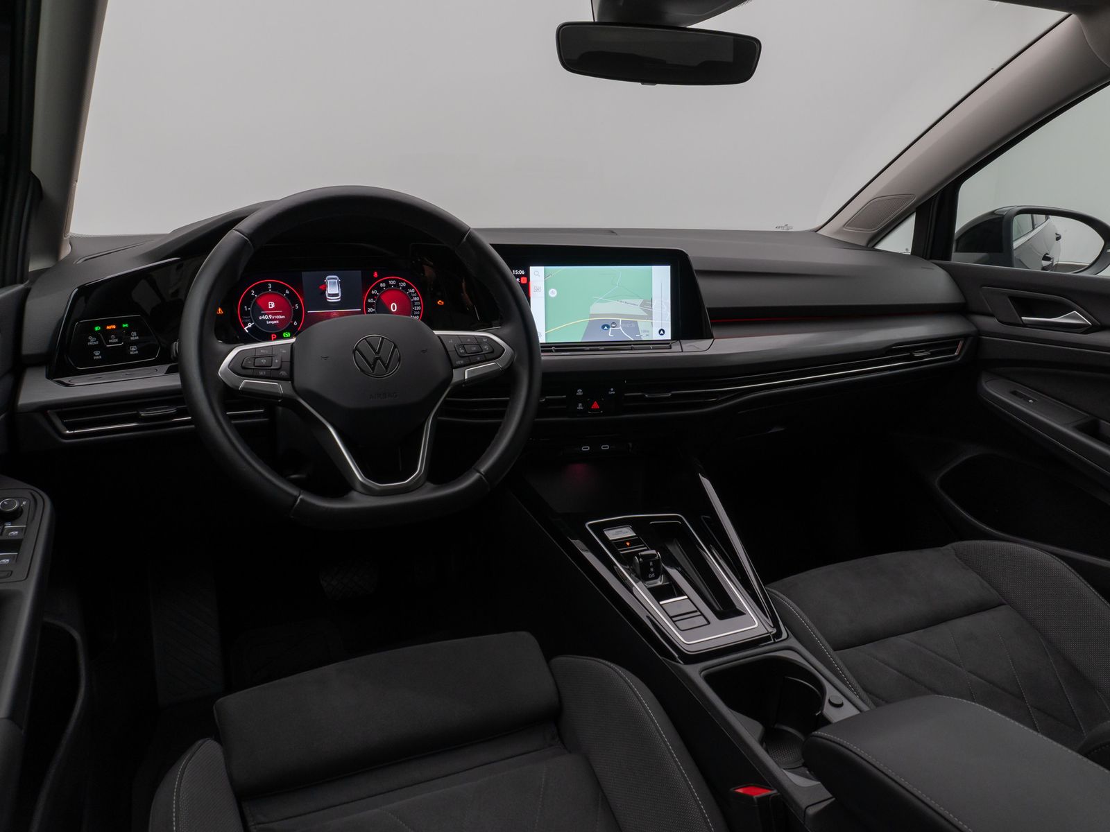 Fahrzeugabbildung Volkswagen Golf VIII Variant Style Kamera Massage AHK ACC