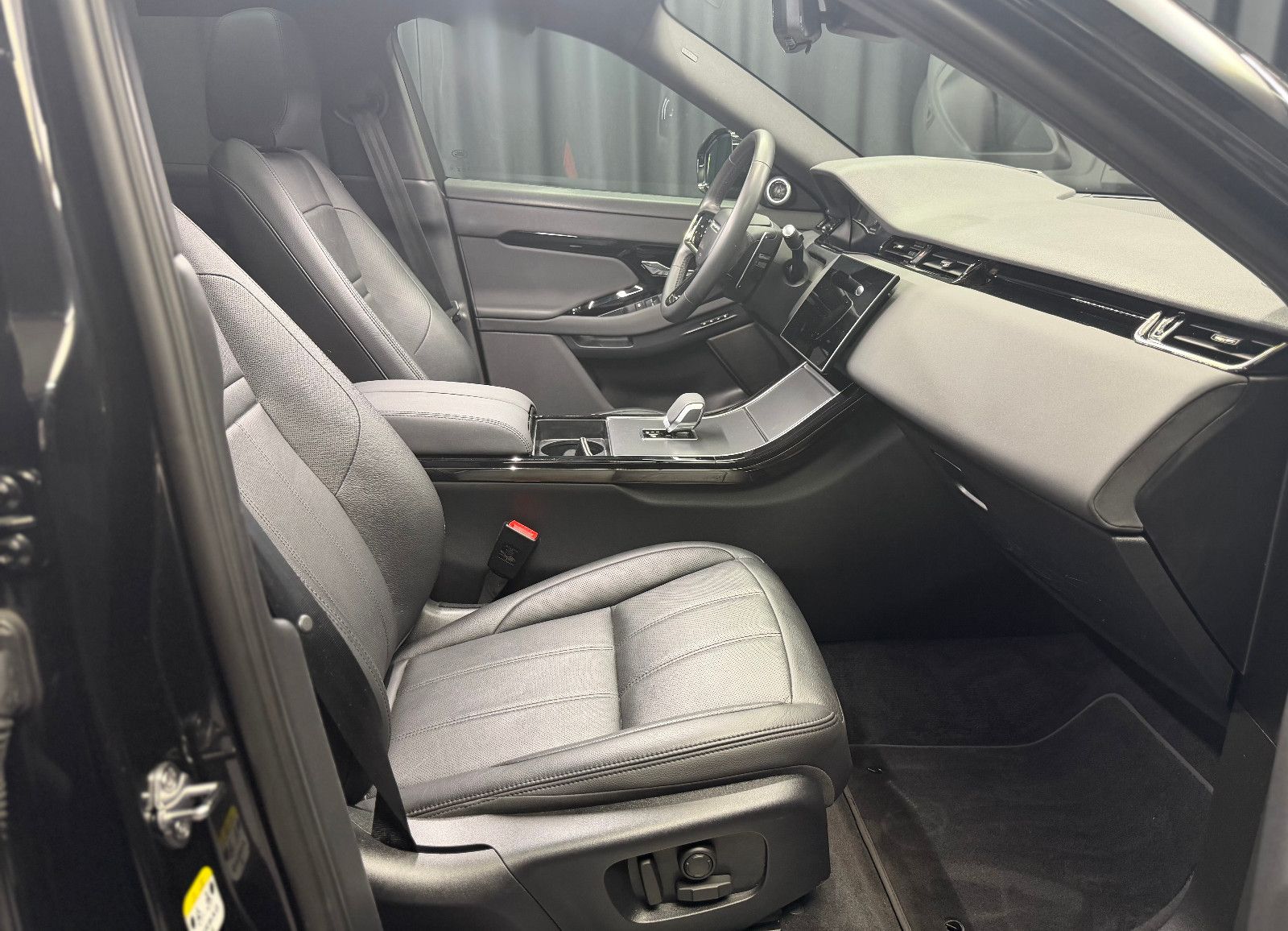 Fahrzeugabbildung Land Rover Range Rover Evoque Dynamic SE |AHK|MERIDIAN|360°