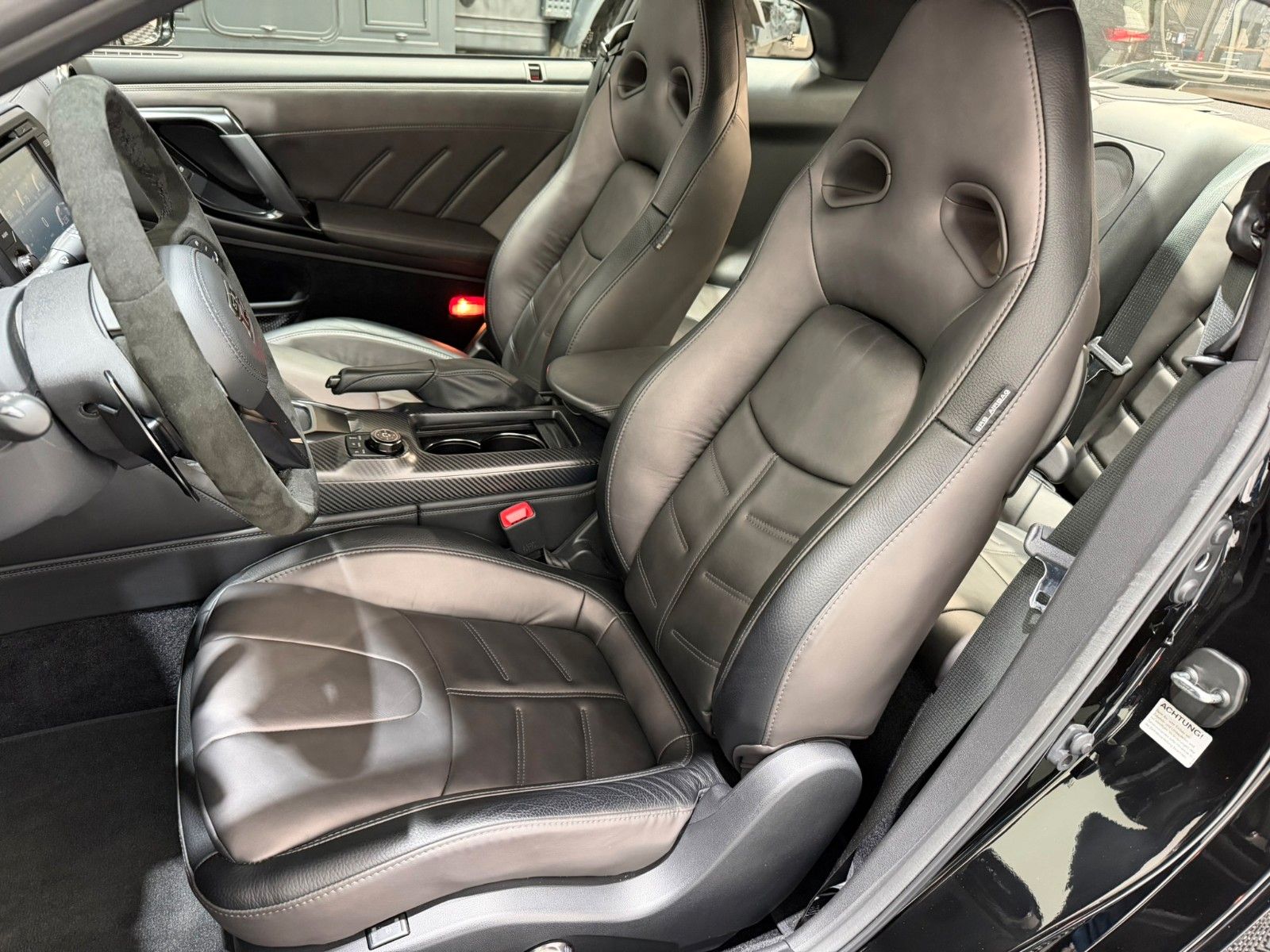 Fahrzeugabbildung Nissan GT-R Prestige Edition / S.heft Nissan Brömmler