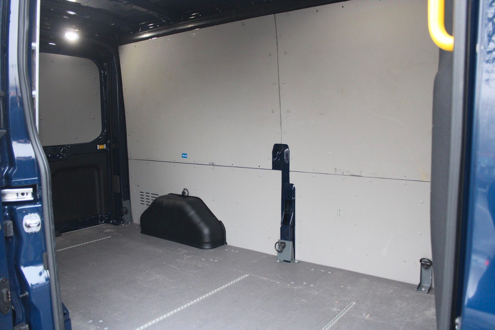 Fahrzeugabbildung Ford Transit 350 L3 H2 Kasten hoch lang KLIMA RFK AHK