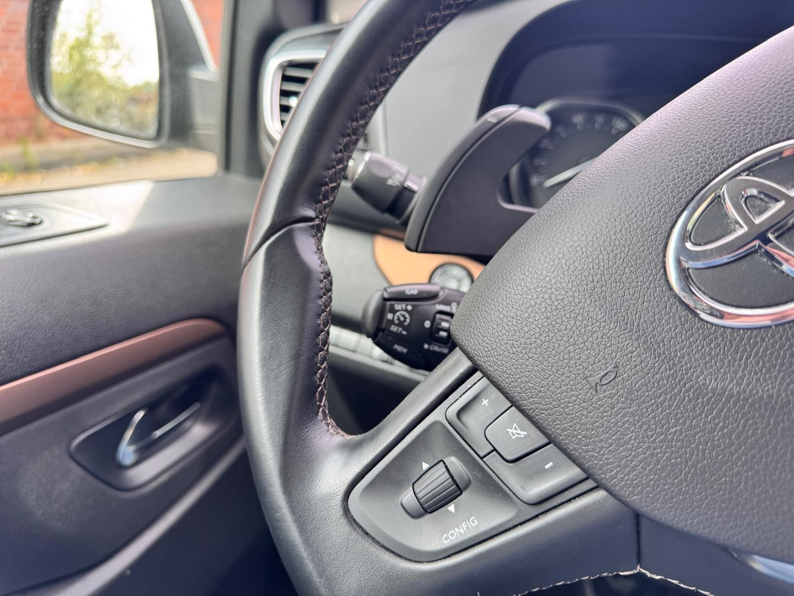 Toyota Crosscamp - Automatik - Standheizung - 1.Hand -
