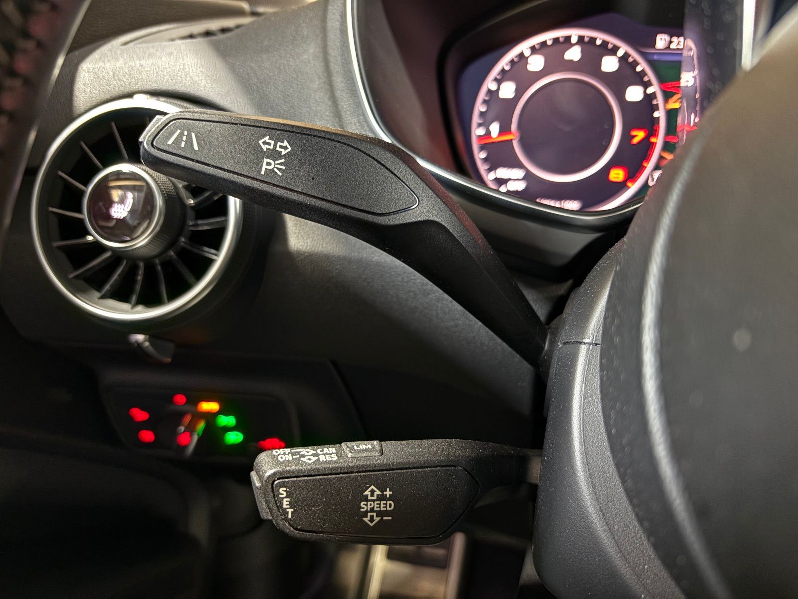 Fahrzeugabbildung Audi TT Coupe 2.0 TFSI/NAVI/PDC/SHZ/TEMPOMAT/8-FACH