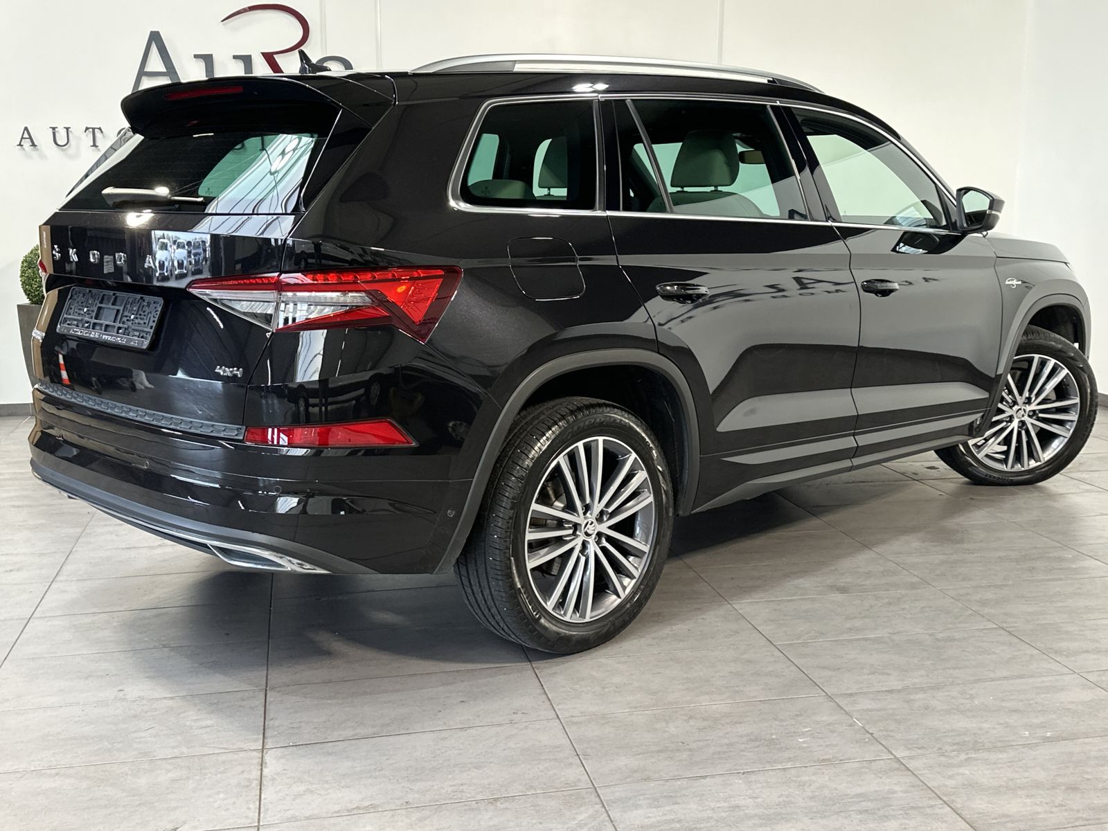 Fahrzeugabbildung SKODA Kodiaq 2.0 TDI 4x4 DSG L&K NAV+LED+PANO+360°+ACC