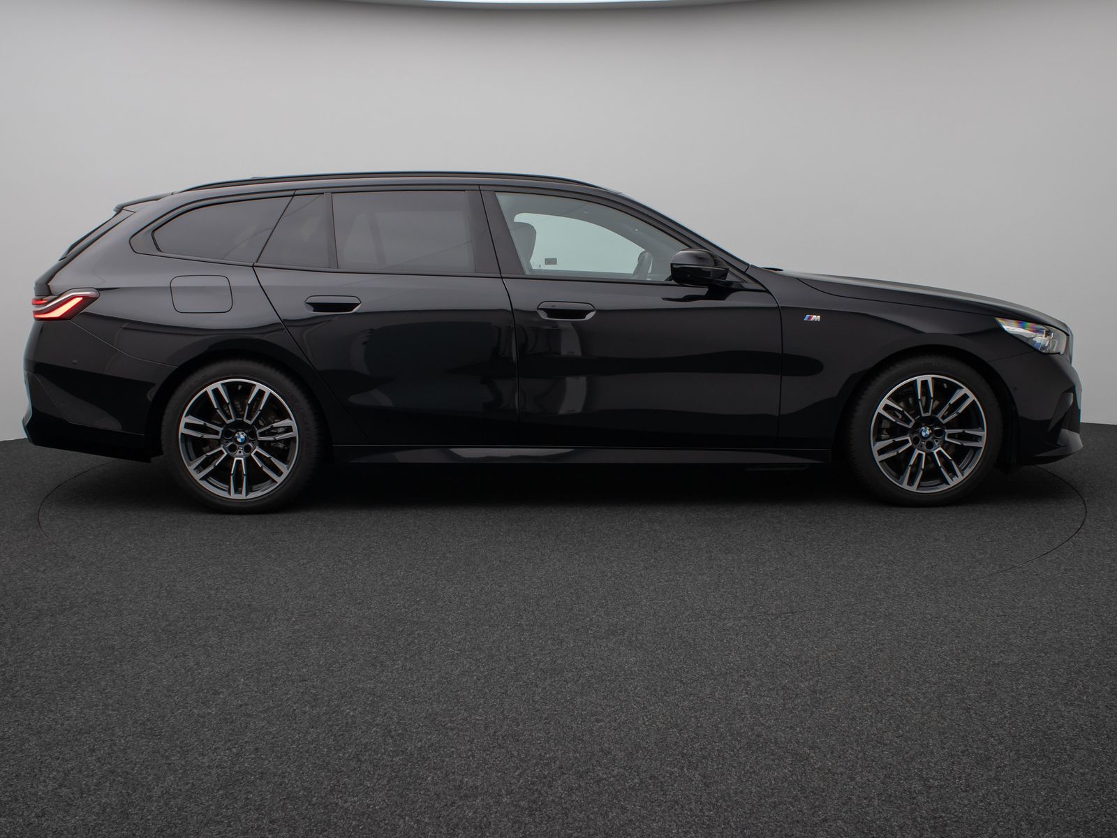 Fahrzeugabbildung BMW 520d M Sport 360°HUD DAB H/K AHK Komfort Alarm