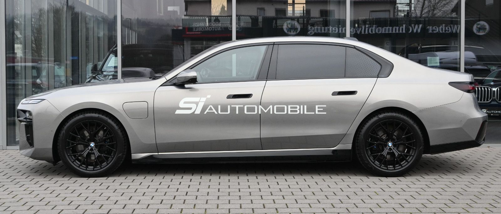 Fahrzeugabbildung BMW 750e xDrive M-Sport °SHADOW°EXEC.DRIVE°INTEGRAL