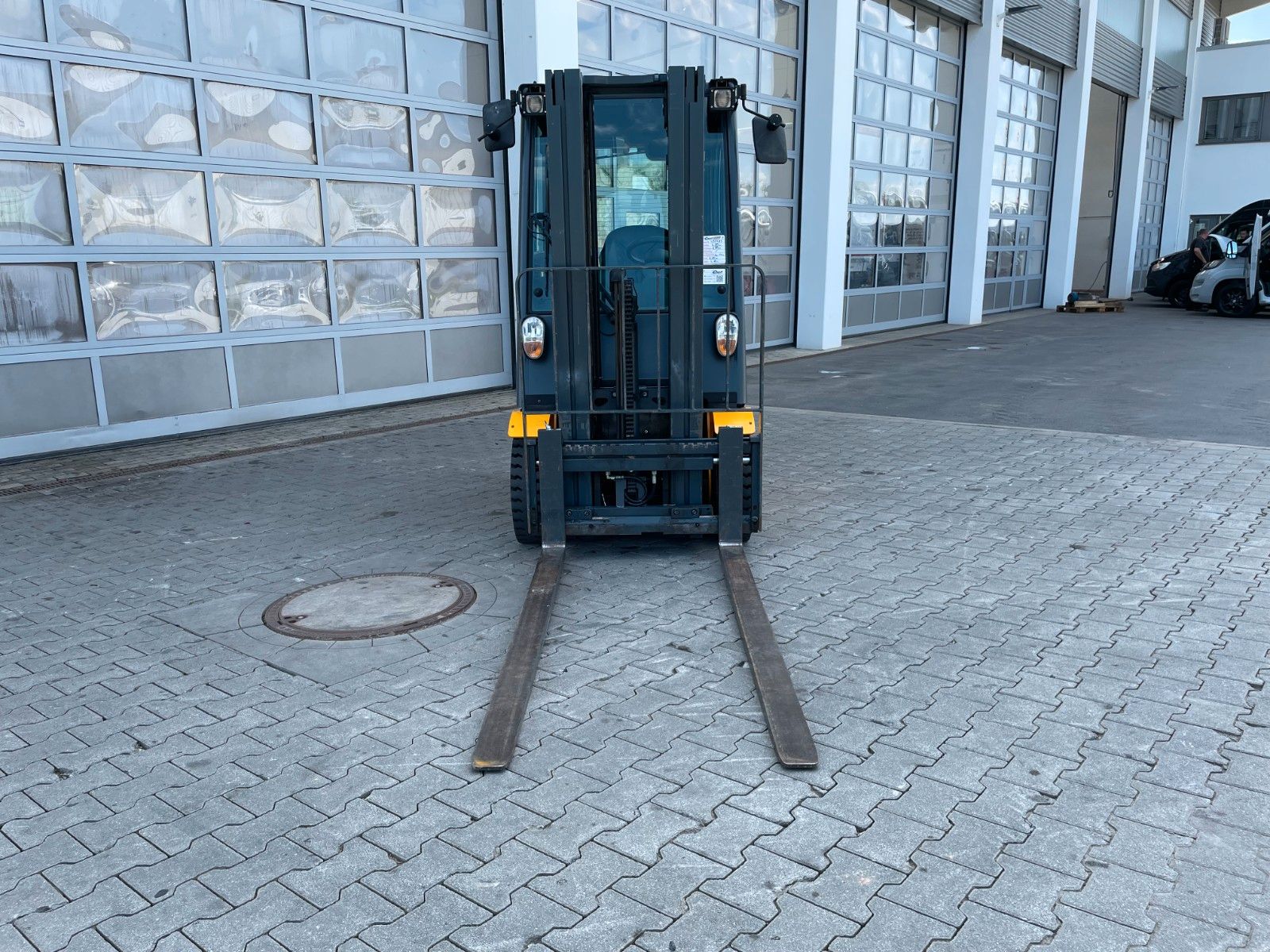 Fahrzeugabbildung Jungheinrich DFG 316s / Triplex: 4.4m / 2.008h / Klima / SS