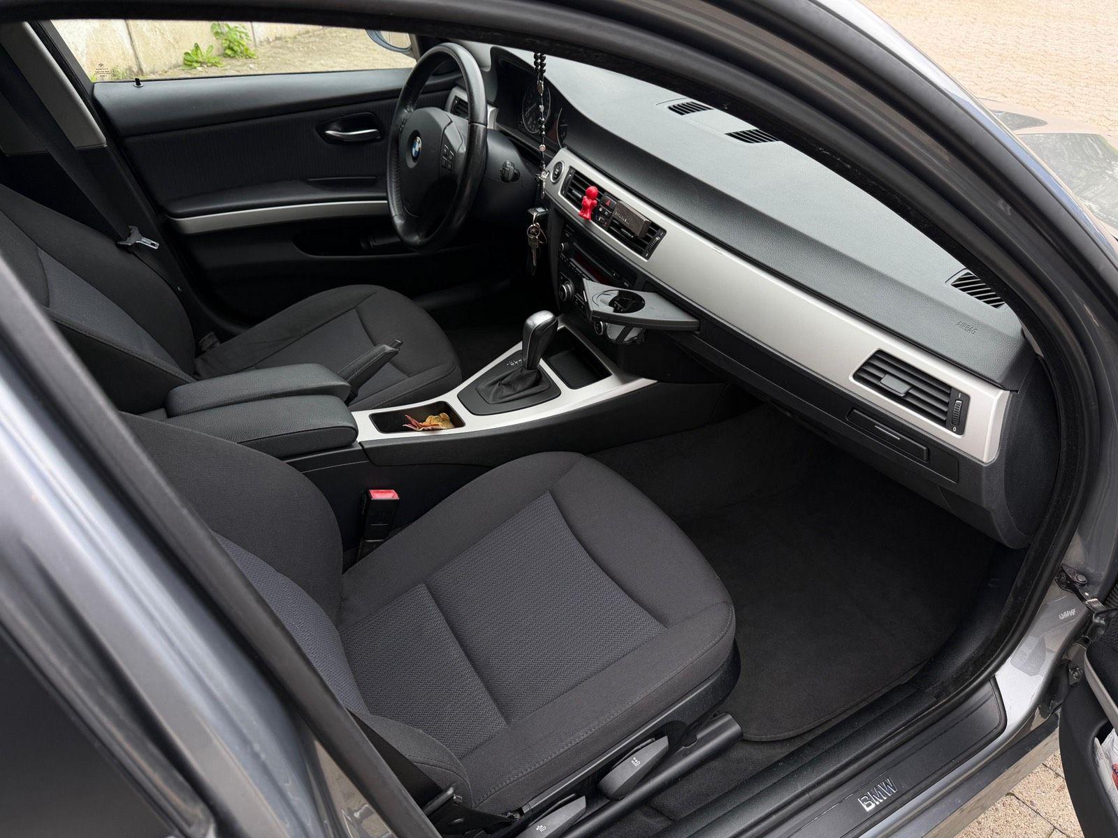 BMW 318 2009 — photo 10