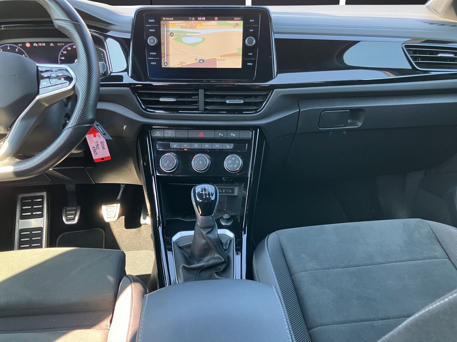 Fahrzeugabbildung Volkswagen T-Roc R-Line Matrix Navi ACC AHK SHZ