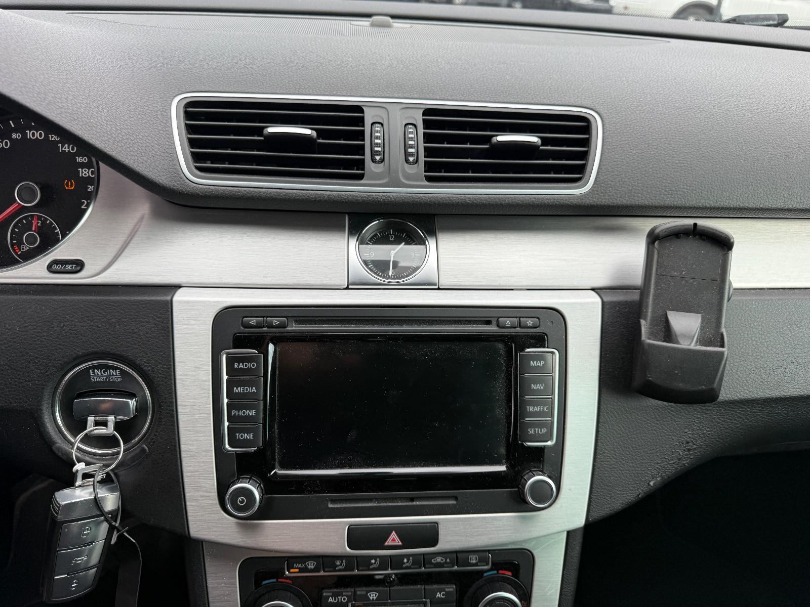 Volkswagen Passat 2011 — photo 12