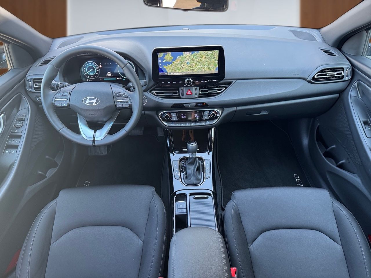 Fahrzeugabbildung Hyundai i30 ADVANTAGE LED*2Z-KLI*NAVI*WINTER*CARPL*KEYL*