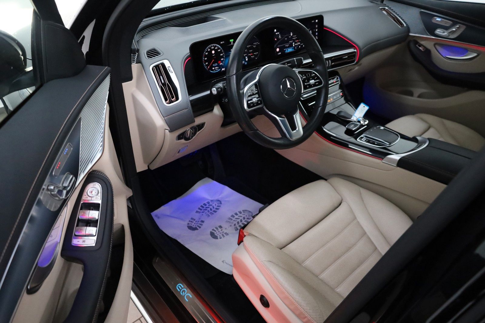 Fahrzeugabbildung Mercedes-Benz EQC 400 4M,Leder,HUD,360°Kam.,SD,ACC,Sitzlüftung