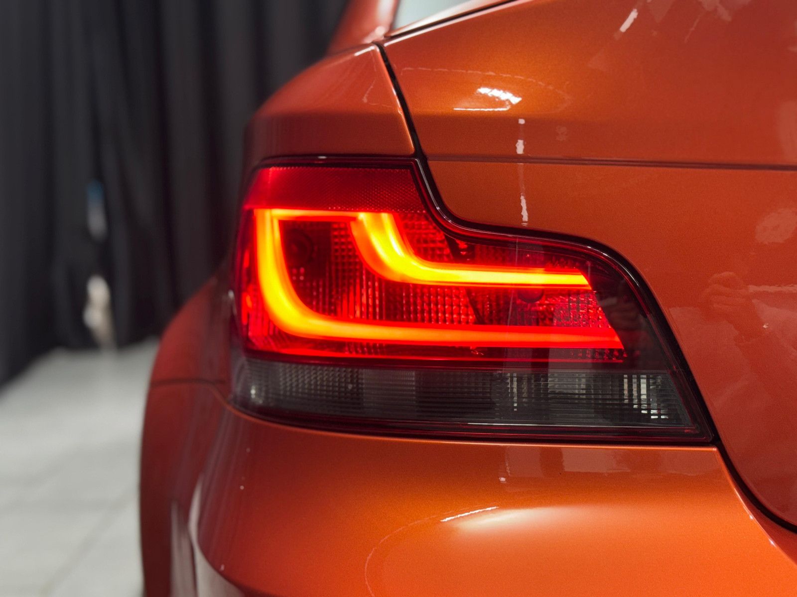 Fahrzeugabbildung BMW 1er M Coupe|H&K|AKRA|PERFORMANCE SITZE|DREXLER|