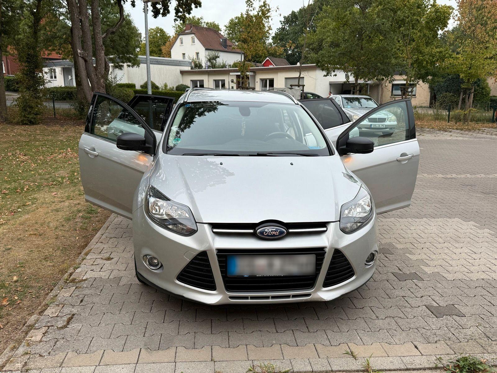 Ford Focus 2013 — rear view