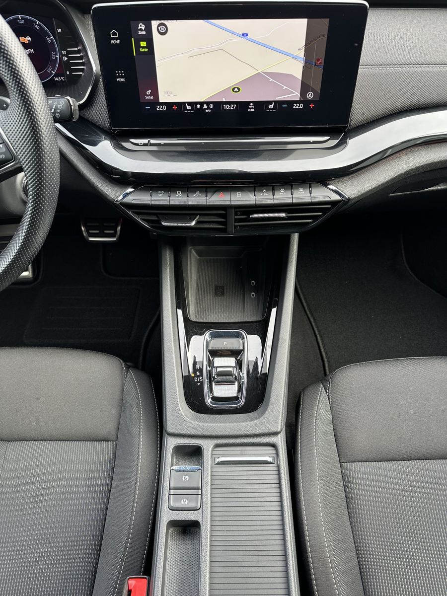 Fahrzeugabbildung SKODA Octavia Combi 2.0 DSG Sportline NAV+LED+VCOCK+PP