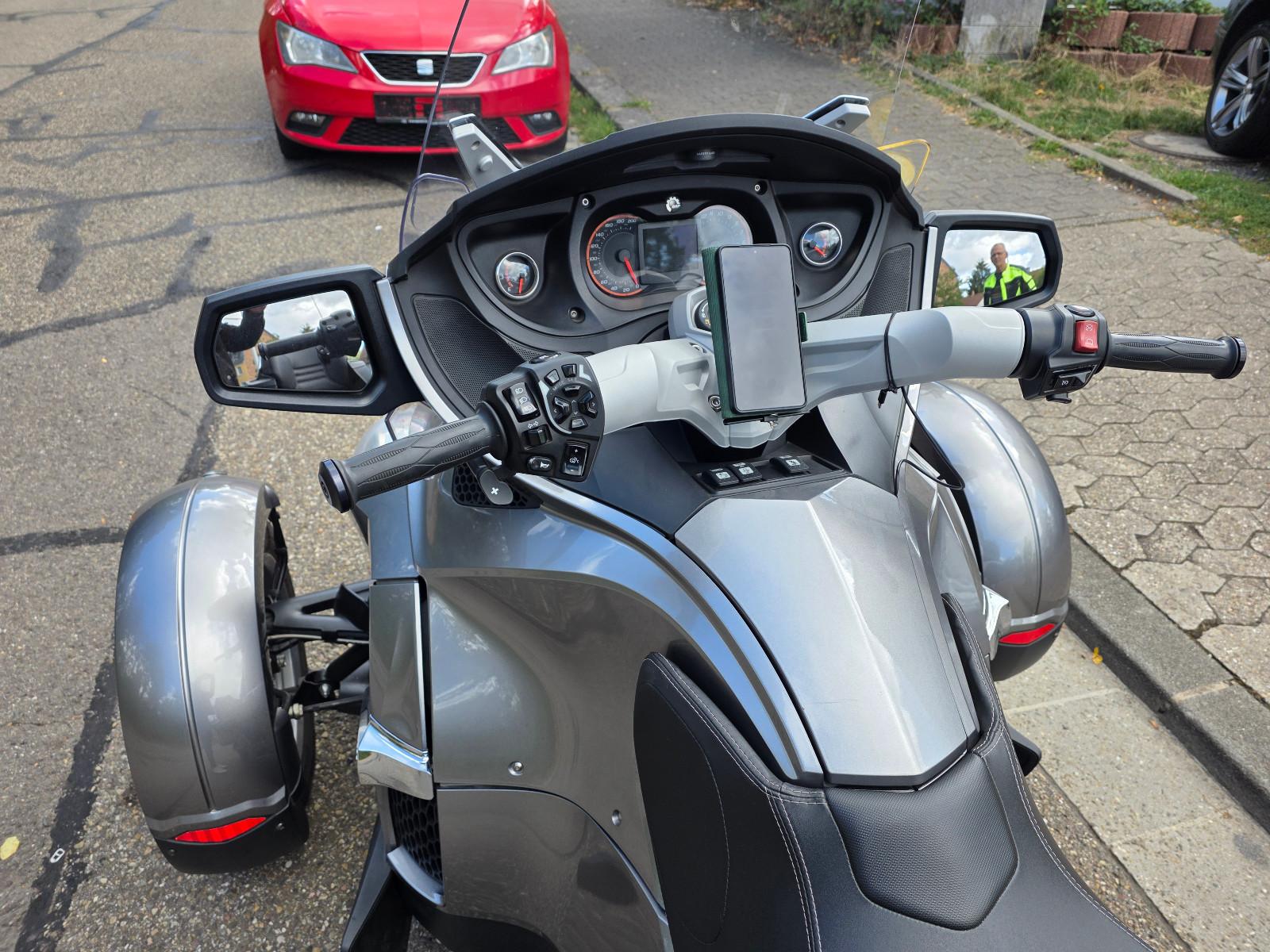 Can-Am Spyder 2012 — photo 10