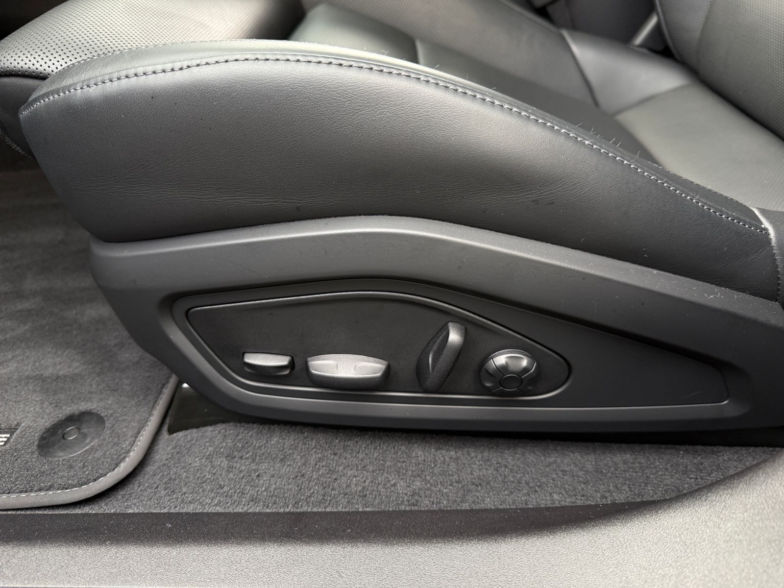 Fahrzeugabbildung Porsche Taycan Sport Turismo GTS PANO 360° CHRONO HUD