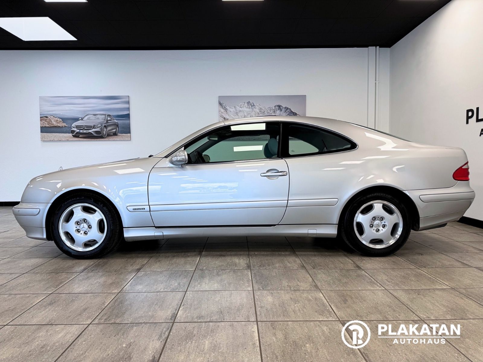 Fahrzeugabbildung Mercedes-Benz CLK 320 Elegance V6 Tempomat MB-Service