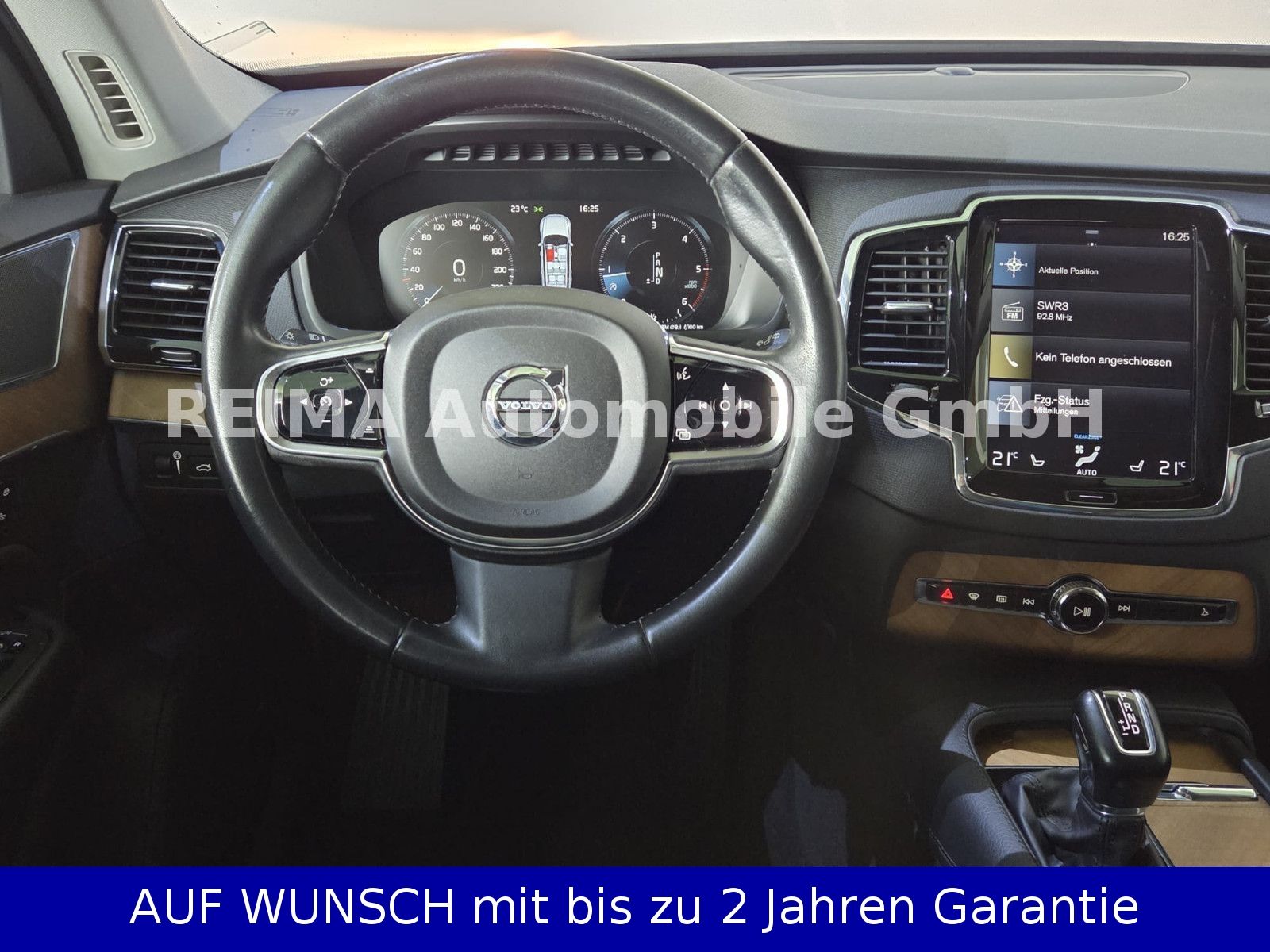 Fahrzeugabbildung Volvo XC 90 2,0 D Momentum AWD, 7 Sitzer, ACC