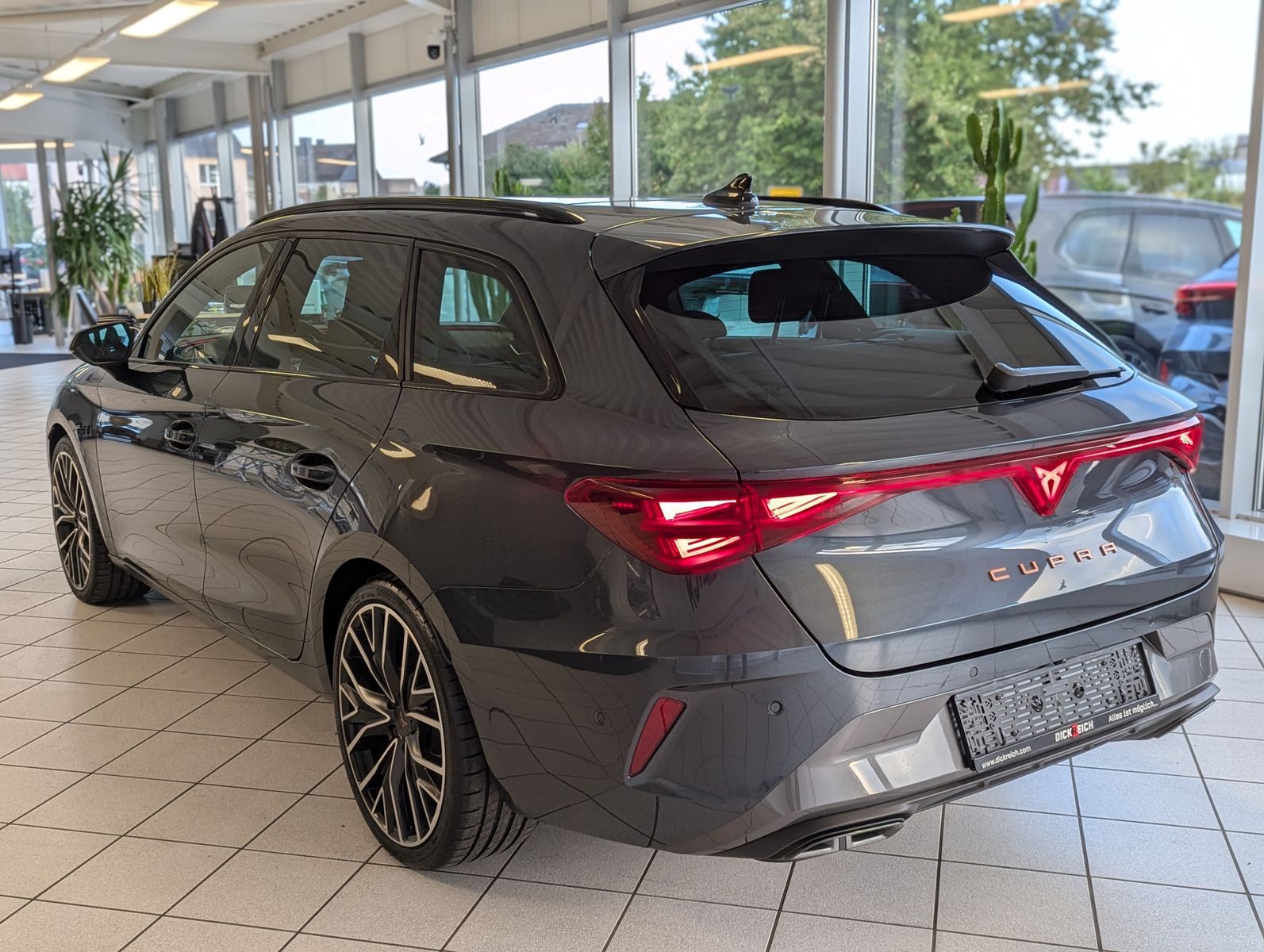 CUPRA Leon 1.5 eTSI Sennh Matrix Pano Edge/Dynamic AHK - Image 5