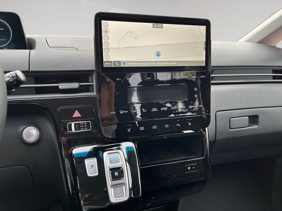Fahrzeugabbildung Hyundai STARIA Hybrid 9-Sitzer TREND 18 Easy-Access-Pake