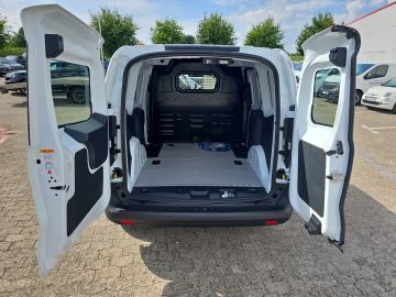 Bild 8 Ford Transit Courier BEV Trend Klimaautom LenkradHZG