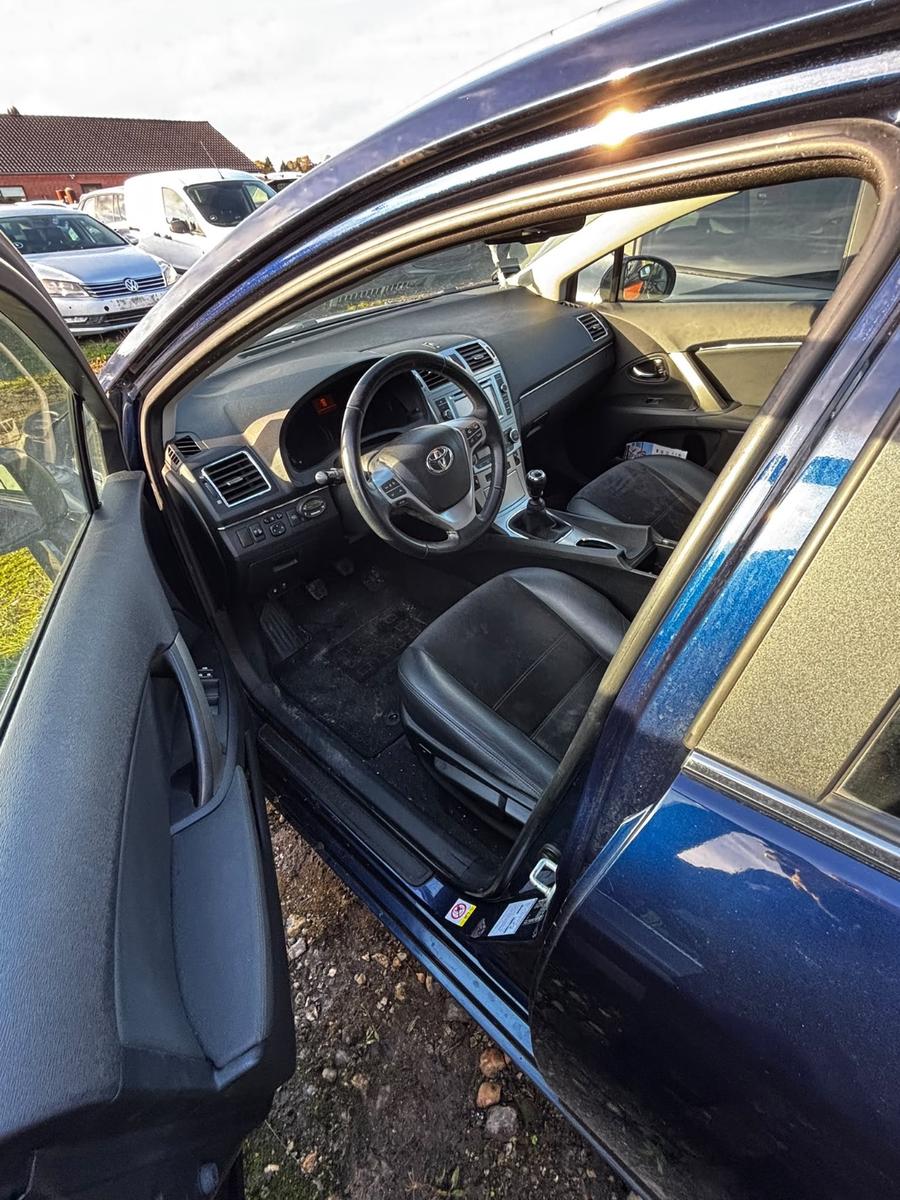 Toyota Avensis 2014 — photo 8