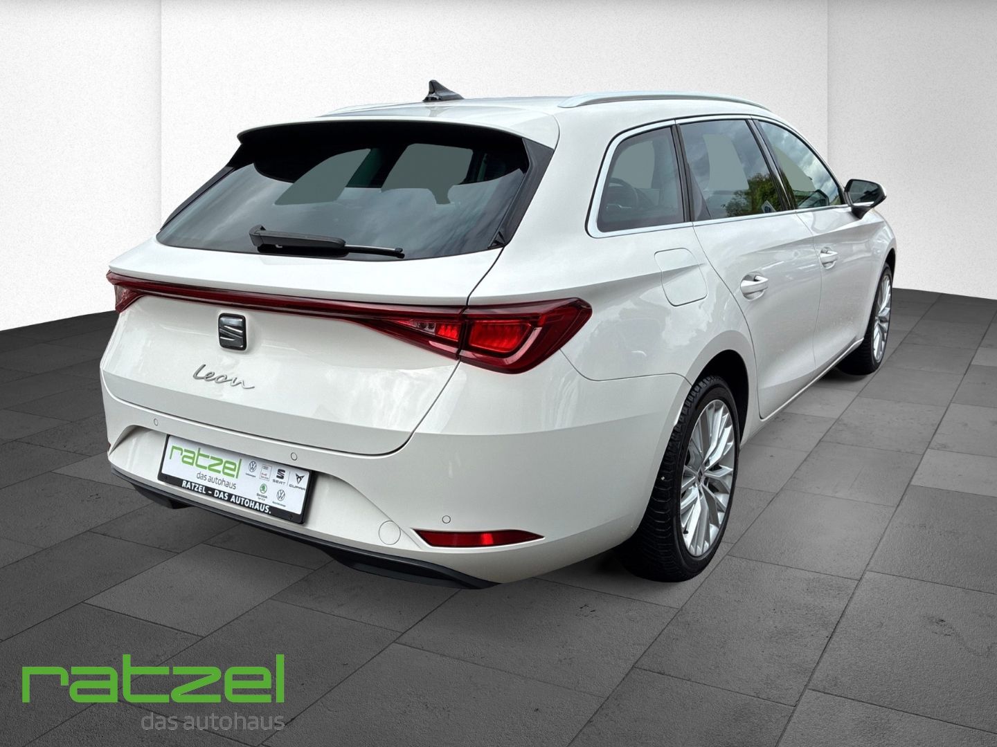 Fahrzeugabbildung SEAT Leon Xcellence 1.5 eTSI Navi Digitales Cockpit L