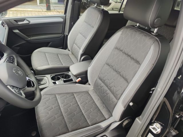 Fahrzeugabbildung Volkswagen Touran 1,5 TSI DSG 7-SITZER KAMERA KEYLESS NAVI