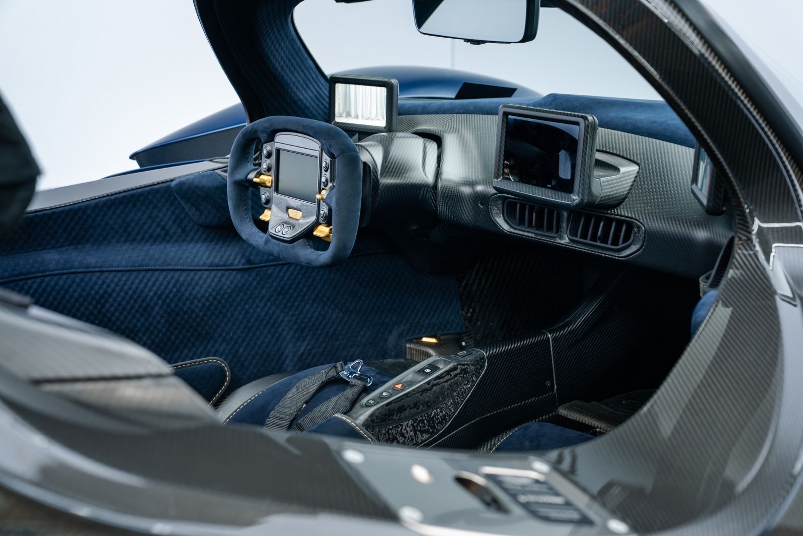 Fahrzeugabbildung Aston Martin Valkyrie /*1 of 150*/SERVICEPACK/FULL PPF